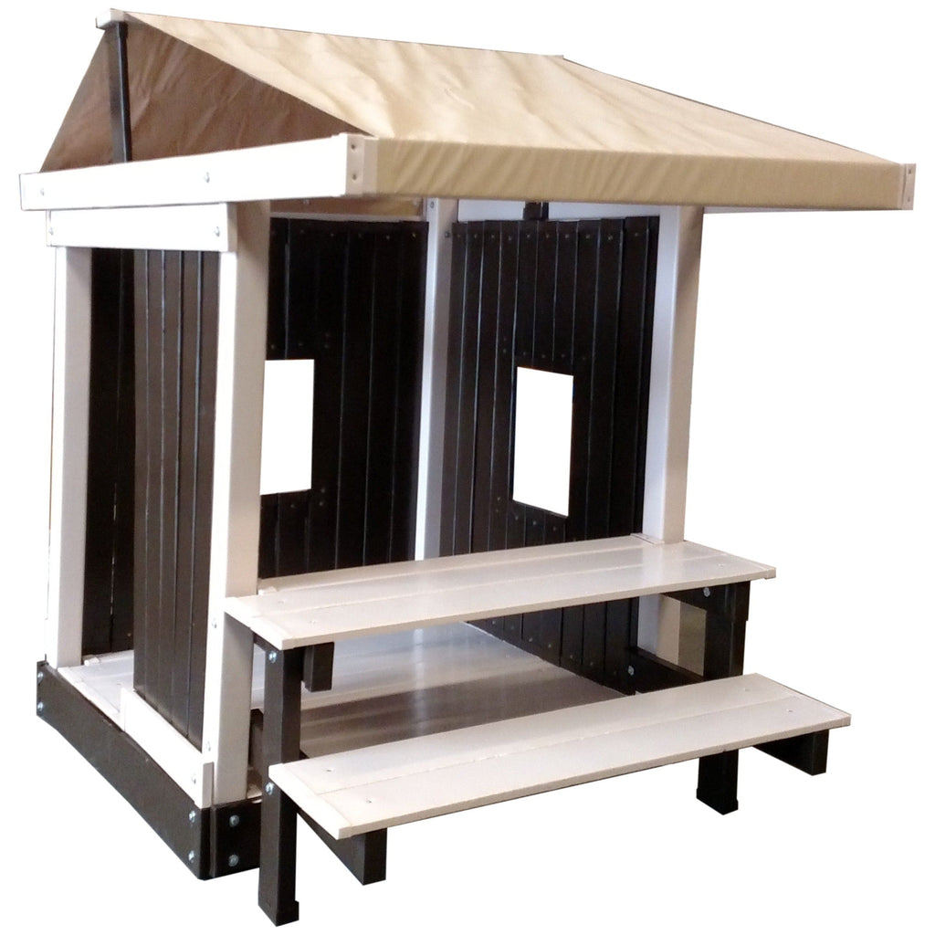 CONGO Clubhouse with Picnic Table